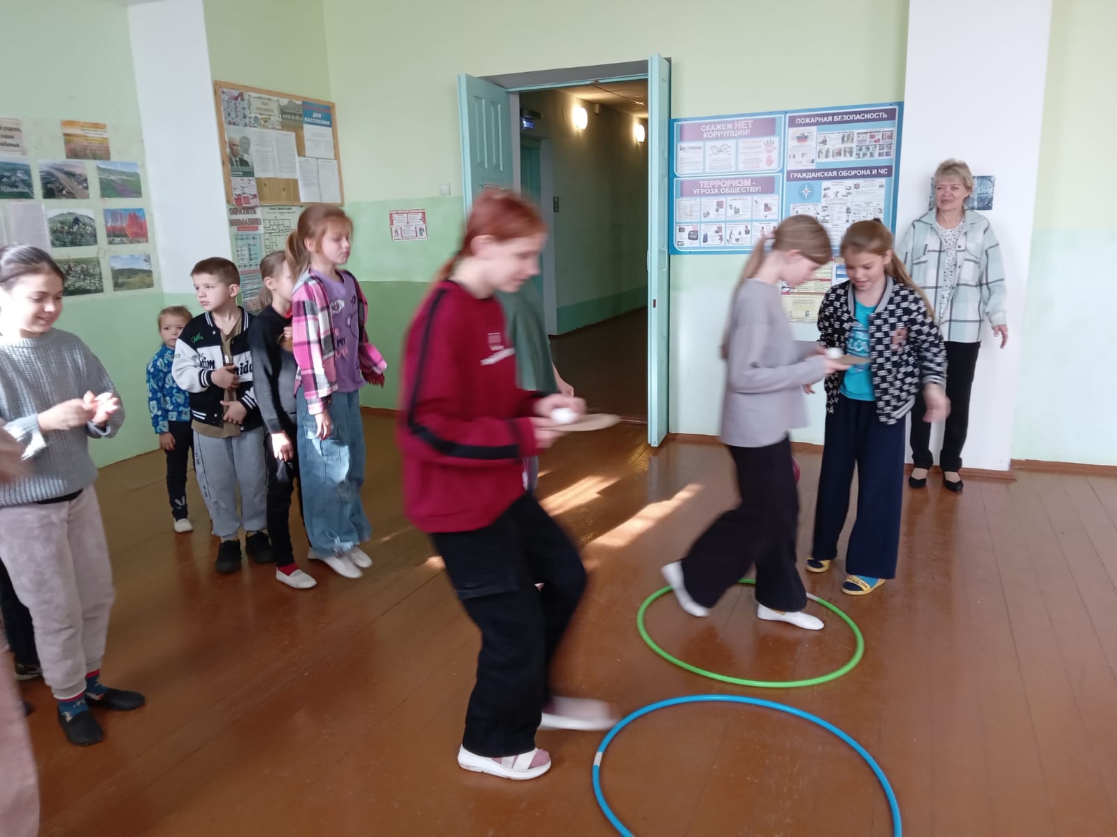 В преддверии самого теплого праздника «Дня матери »,  участники готовятся к игровой программе  «С мамой лучшая команда».